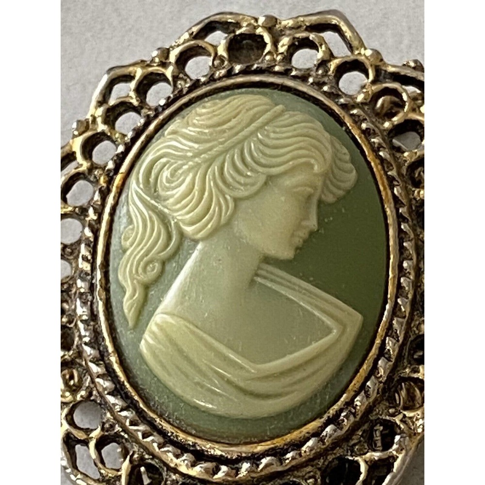 Vintage 1960s PERI Cameo Necklace Brooch / pendant faux cameo green - Picture 6 of 13